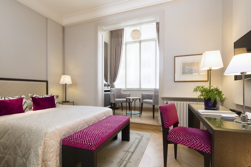 Classic Room With View Or Bow Window Hotel Bedford Paris